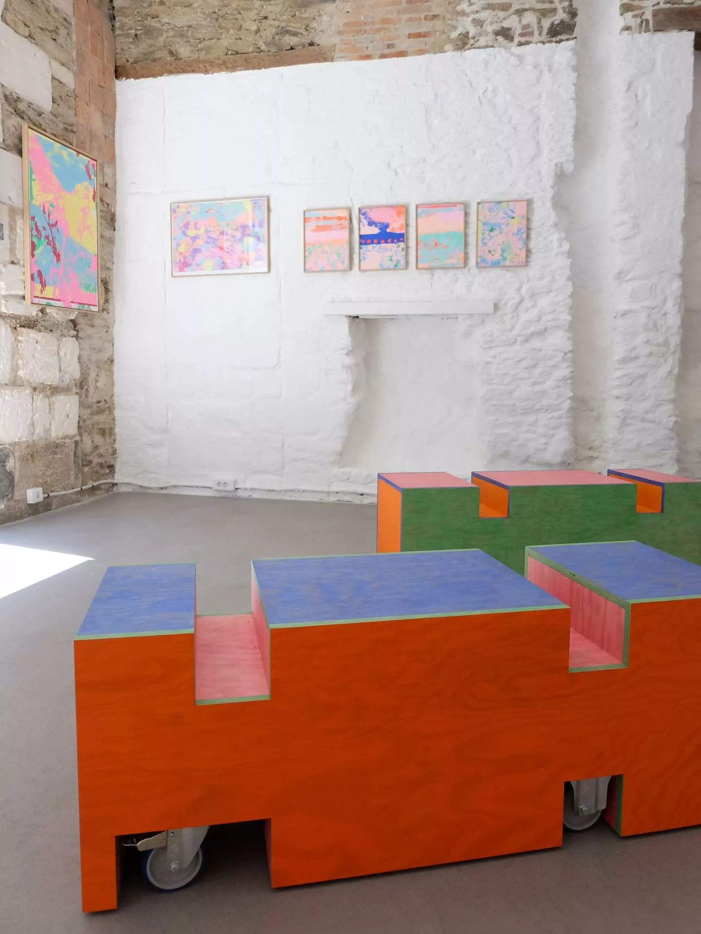 Écran Total vol.2 
Peinture, impression 
Super Terrain @superterrain 

Exposition 03.07 - 06.09.25 

Sortie de résidence de création des Ateliers de la Ville en Bois en collaboration avec le Studio Sarah Lapin @studiosarahlapin 

RDV art de l’édition 2025 Le Voyage à Nantes @levoyageanantes