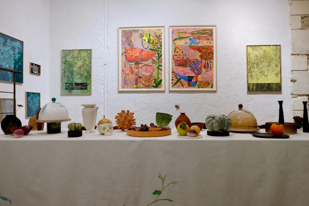 encore-vivant-table-mur-chaux