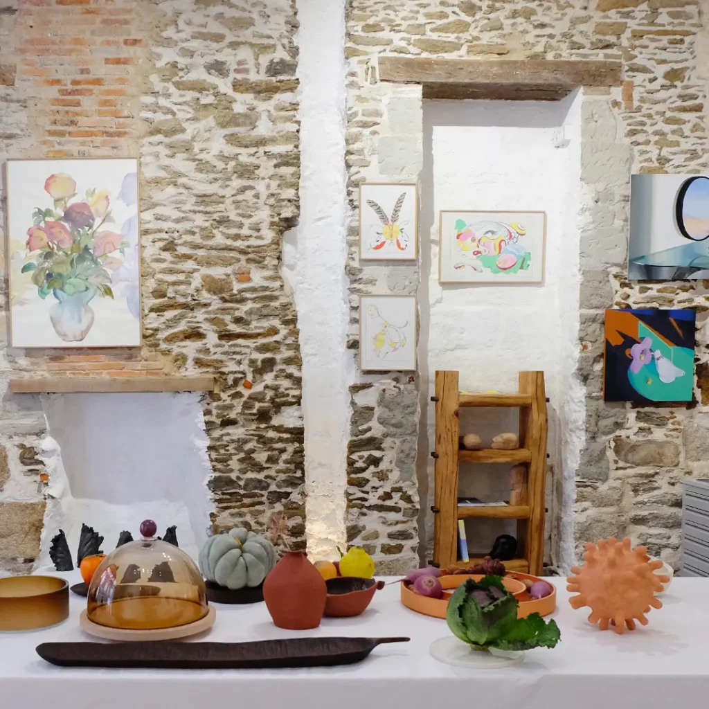 encore-vivant-table-mur-pierre-insta