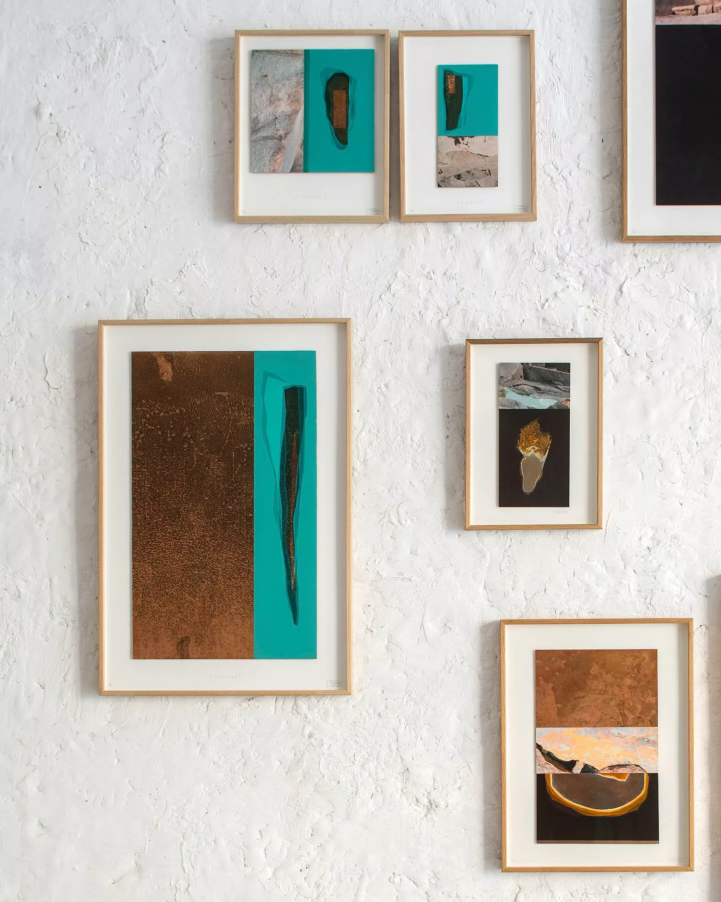 Matière Fantôme
Sérigraphie monotype, photographie & céramique 
 
Collectif Versants @_versants
Gaëtan CHEVRIER . Jérôme MAILLET . Tangui ROBERT
@gaetanchevrier @_jerome.maillet @tanguirobert 
Exposition 25 septembre - 15 novembre 2025
Cet évènement s’inscrit dans le parcours 
des Arts visuels WAVE 2025 @wavebiennaleartsvisuels
Le collectif Versants mène depuis plusieurs années des explorations artistiques au cœur des carrières et sites d’extraction, interrogeant la matière, le paysage et la mémoire géologique des lieux.
Catalogue d’exposition disponible en ligne 
www.galerie-mira-nantes.com
📷 @gaetanchevrier