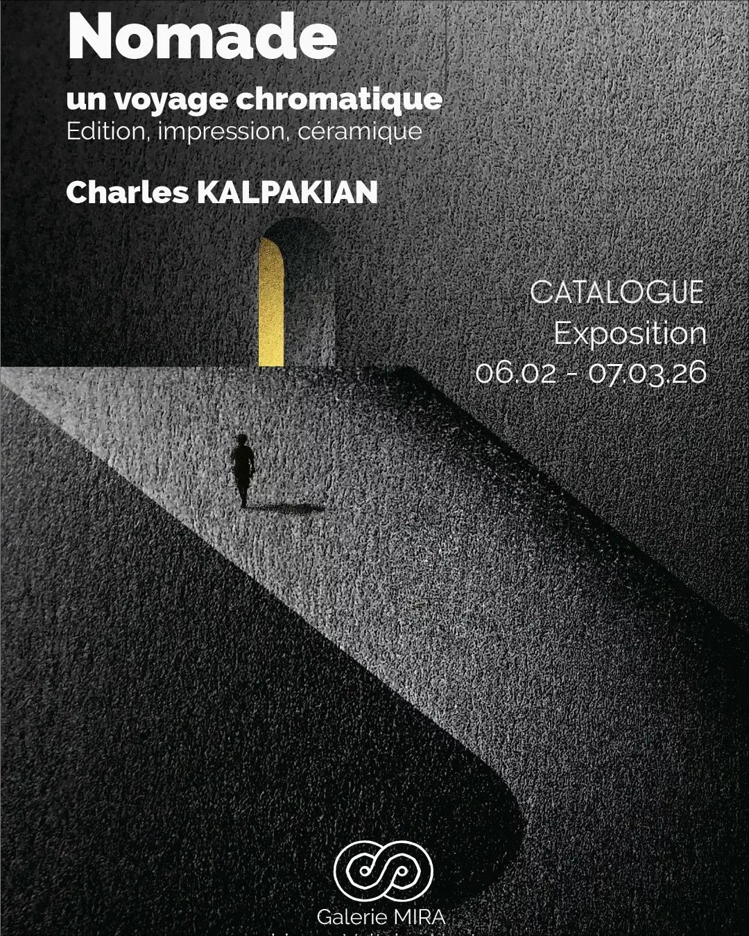 Le catalogue de l’exposition 
Nomade, un voyage chromatique de l’artiste designer @charles_kalpakian est disponible en ligne LIEN EN BIO
L’exposition se poursuit à la @galerie_mira_nantes jusqu’au 14 mars, soyez les bienvenu.es
Cet événement explore la quête intime et la mémoire collective, à travers un récit visuel poétique. L’artiste designer y présente un livre réalisé avec Grand Royal Studio @grandroyalstudio – Média graphic @mediagraphicrennes à Rennes, des impressions fine art issues de dessins préparatoires et de textures photographiques, des lithographies préparées au Musée de l’Imprimerie à Nantes @musee_imprimerie_nantes , ainsi que des pièces en céramique en collaboration avec Caroline Barbary, céramiste – maquettiste installée à Marseille.
Entre minimalisme géométrique et textures architecturales, ce parcours devient métaphore de la transformation, de la stratification historique du Liban et de la reconquête de soi, où un enfant-nomade devient le fil conducteur d’une odyssée chromatique de l’obscurité à la lumière.