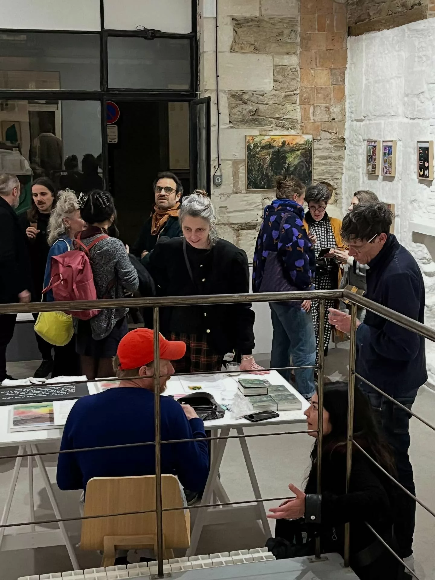 MERCI à vous toutes et tous pour votre présence au vernissage de l’exposition de l’artiste auteur @valfretin Cyprien Mathieu « Le sol bougeait et nous avions  l’air de cosmonautes égarés sur une part de pizza » 
Exposition 22 mars - 30 mai
-
Galerie MIRA 1bis rue Voltaire, Nantes