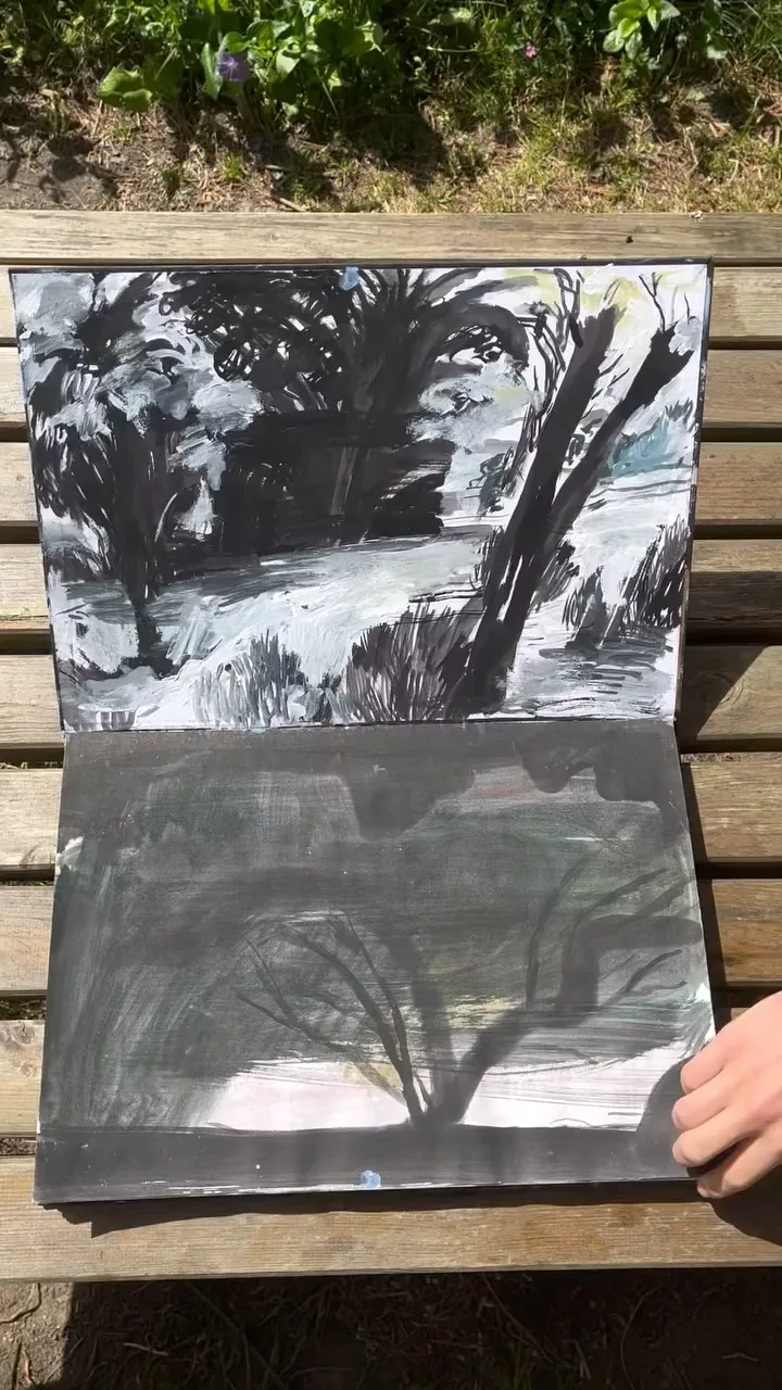 Le sol bougeait et nous avions
l’air de cosmonautes égarés sur une part de pizza
Valfret, Cyprien Mathieu @valfretin
Artiste auteur
-
Exposition 22 mars - 30 mai 2026
-
Galerie MIRA 1bis rue Voltaire, Nantes
Réalisés entre 2024 et 2025, les 9 carnets présentés constituent une préparation indispensable aux livres et peintures de l’artiste.
Au quotidien, Cyprien Mathieu remplit des carnets, capturant ainsi ses idées, esquisses et inspirations qui nourrissent son œuvre.
Ces pages de carnet aux formats variés, sont travaillées à la gouache, à l’aquarelle, au pastel, au stylo bille ou à l’encre.
Accessibles en libre consultation pendant l’exposition, les carnets à dessins invitent chacun à découvrir l’intimité créative de l’artiste.