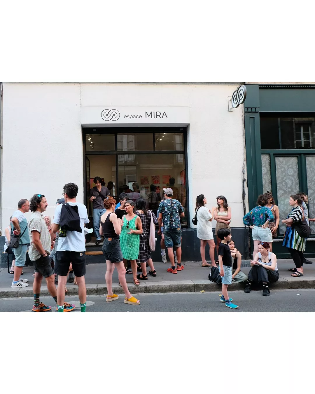 🔥 MERCI à toutes et à tous ! 🔥d’avoir bravé la chaleur et d’être venu.e.s si nombreux.ses au vernissage
d’ ABSTRAL CLAUSTRA
une exposition qui met en lumière
peinture & bois sculpté,
portée par @superterrain & @barreaucharbonnet
✨ME R C I aux artistes Super Terrain ✨Luc, Lucas et Quentin
& Barreau Charbonnet
✨Nicolas et Jules et leurs stagiaires ✨Anatole Margaux et Ethan !!
🎶 M E R C I à Fred @yuan.source.le.faune pour son formidable DJ set !!
📅 Exposition ABSTRAL CLAUSTRA
Du 26 juin au 12 septembre 2026
📍 RDV ART @LeVoyageANantes
Cet évènement explore les liens entre art, artisanat et création contemporaine, mêlant peinture et bois sculpté, où se répondent deux univers artistiques. complémentaires. ABSTRAL CLAUSTRA est une exploration entre l’abstrait et le concret, le céleste et le terrestre, le visible et l'invisible, l’ouvert et le fermé.
Galerie MIRA, 1bis rue voltaire, Nantes
@galerie_mira_nantes
#ArtContemporain #Peinture #Sculpture #Bois #Vernissage #Nantes #Exposition2026 #SuperTerrain #BarreauCharbonnet