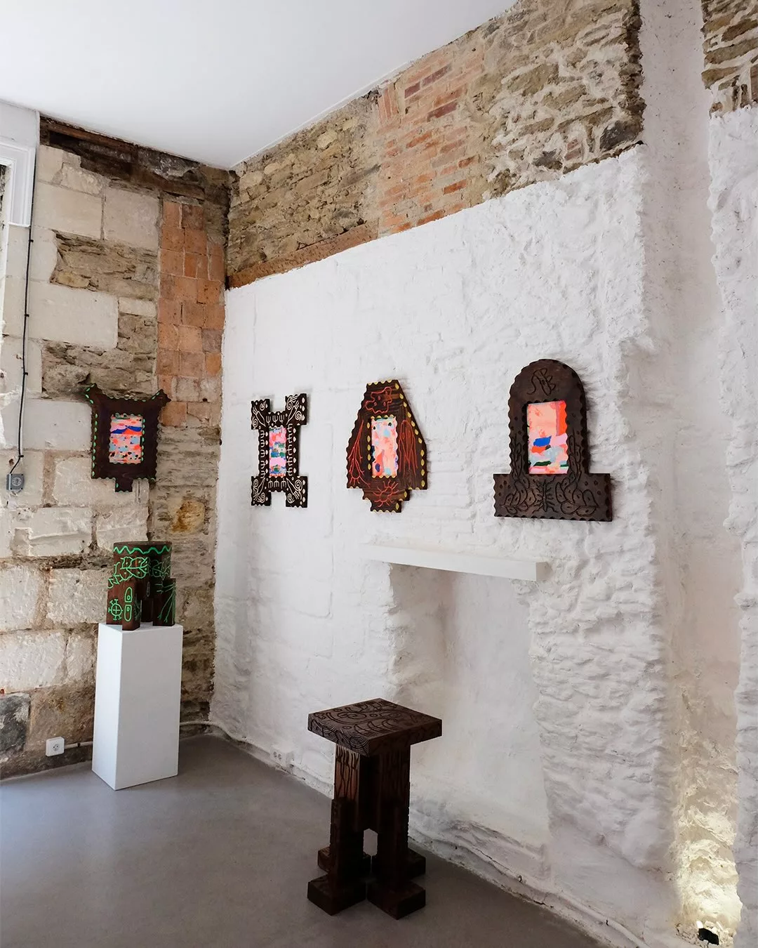 ABSTRAL CLAUSTRA
Peinture & bois sculpté
 
@barreaucharbonnet & @superterrain 
 
Exposition 26.06 - 12.09.26 
RDV ART @levoyageanantes 2026
  
Cet évènement explore les liens entre art, artisanat et création contemporaine, mêlant peinture et bois sculpté, où se répondent deux univers artistiques complémentaires.
@barreaucharbonnet 
▪️Mérostome
Bois douglas sculpté
Brou de noix, peinture, vernis 
38x38x45 cm
▪️Nématode
Bois douglas sculpté 
Brou de noix, vernis 
16x16x106 cm
▪️Plasmode
Bois douglas sculpté 
Brou de noix, vernis 
50x50x65 cm
@barreaucharbonnet & @superterrain 
ABSTRAL CLAUSTRA ▪️4 ▪️2 ▪️3 ▪️5 ▪️1
Bois douglas sculpté
Brou de noix, peinture, vernis
Peinture sur papier maroufflé sur bois
64x56 cm
@superterrain 
ABSTRAL CLAUSTRA ▪️2
Peinture sur papier 100x70 cm
Cadre verre musée